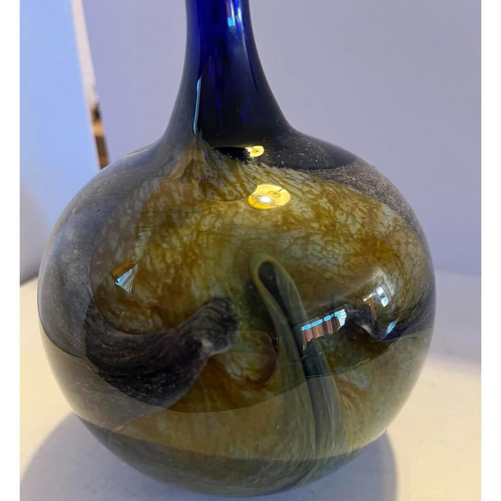 Signed (Donald) Carlson Glass Vase ~ 7 inches tall - Picture 2 of 4